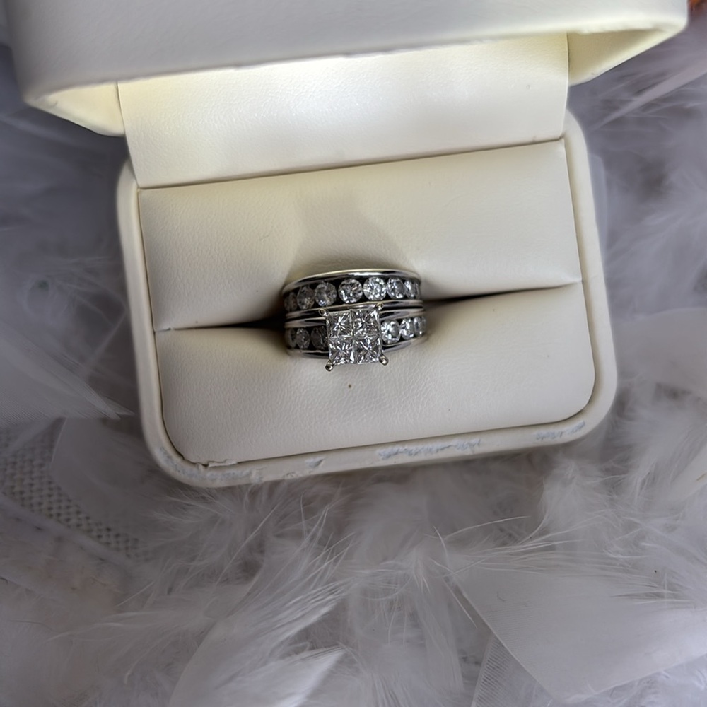 5 ct diamond 14kt white gold ring and wedding band set.